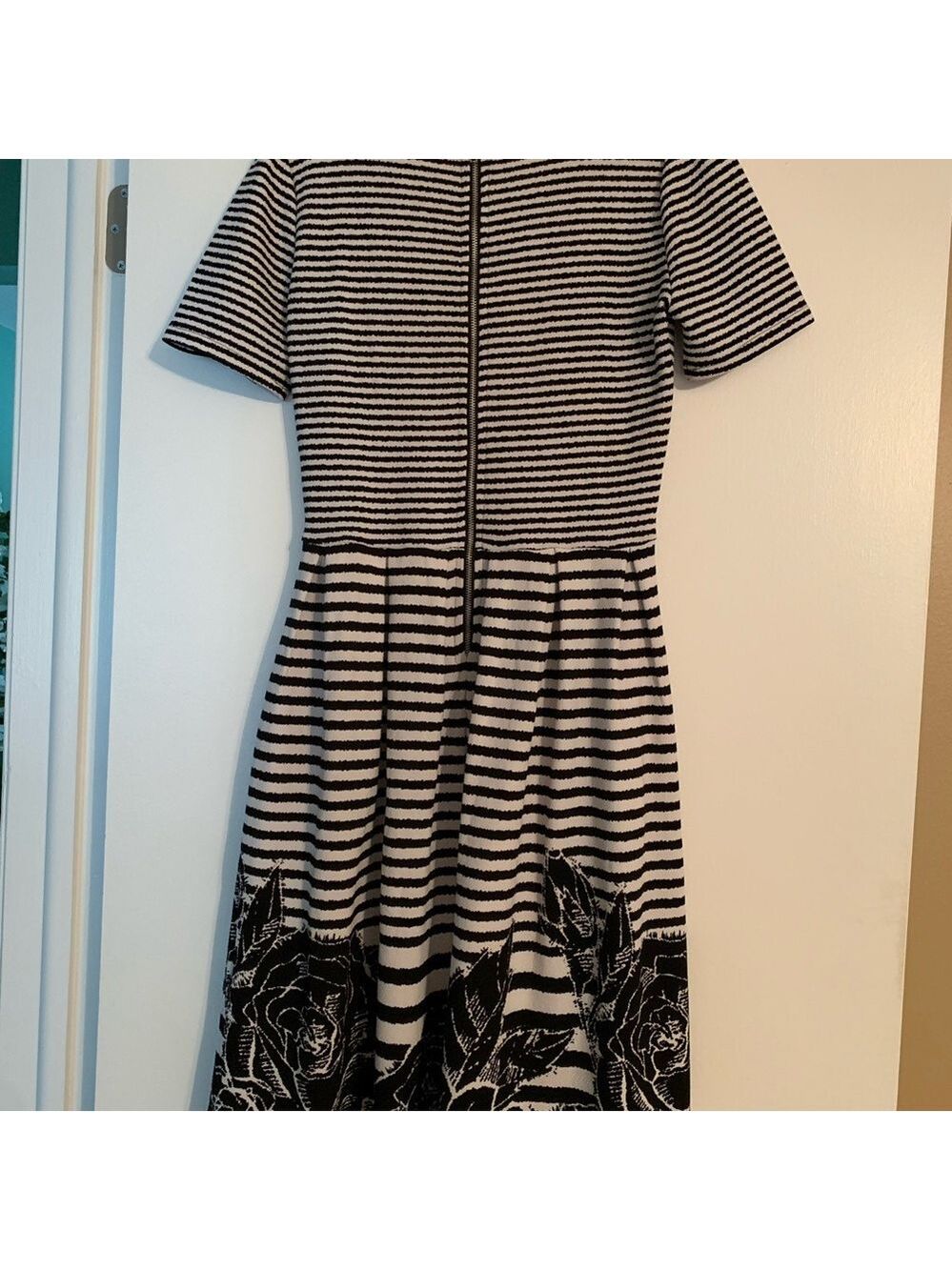 Gorgeous Black White Floral Stripe Lularoe Amelia Dress - Picture 4 of 5